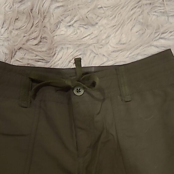The north face womens army green nylon Bermuda shorts size 0 - Picture 3 of 10